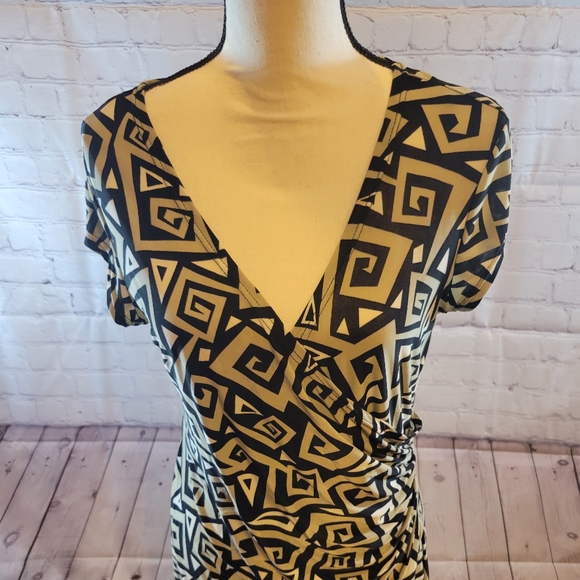 Geometric Print Wrap Dress - Picture 2 of 4